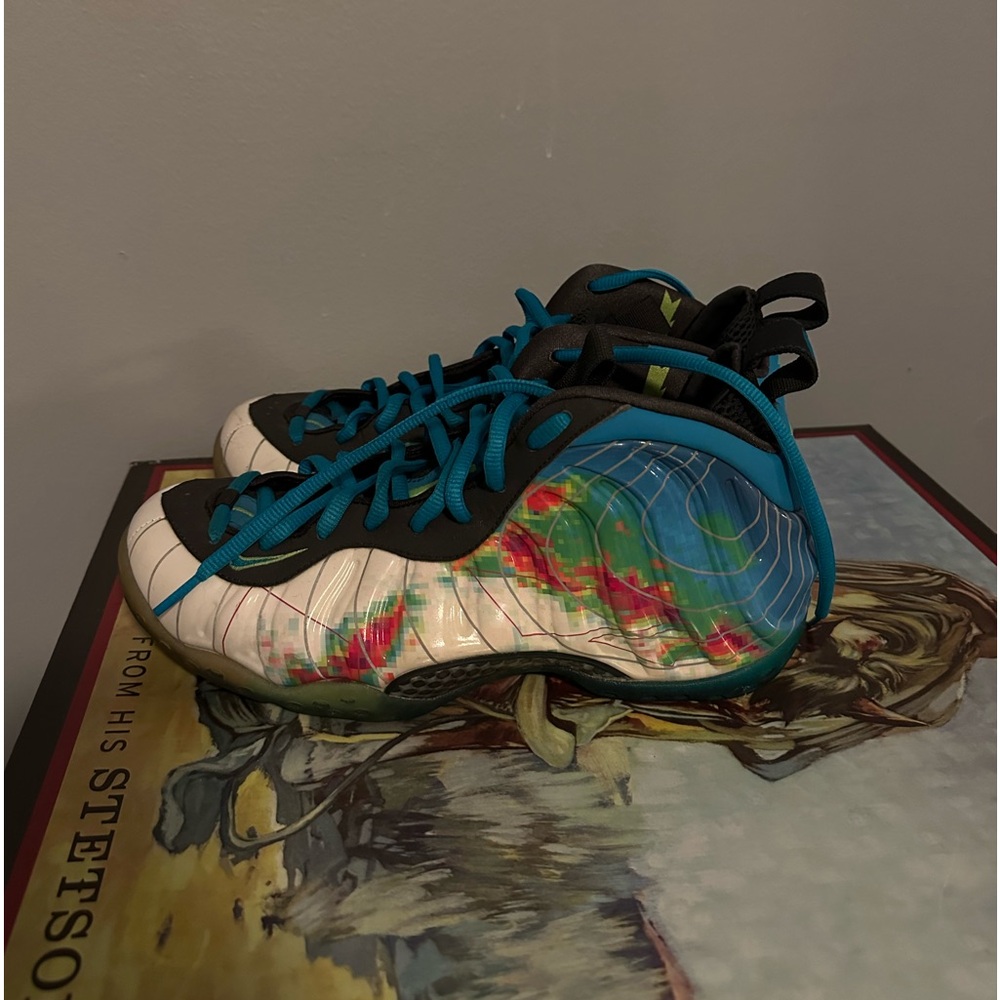 Nike Weatherman’s Size 9